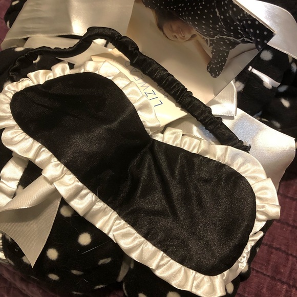 NWT Liz Claiborne LIZWEAR PJ Set W/Sleep Masks - Picture 3 of 7